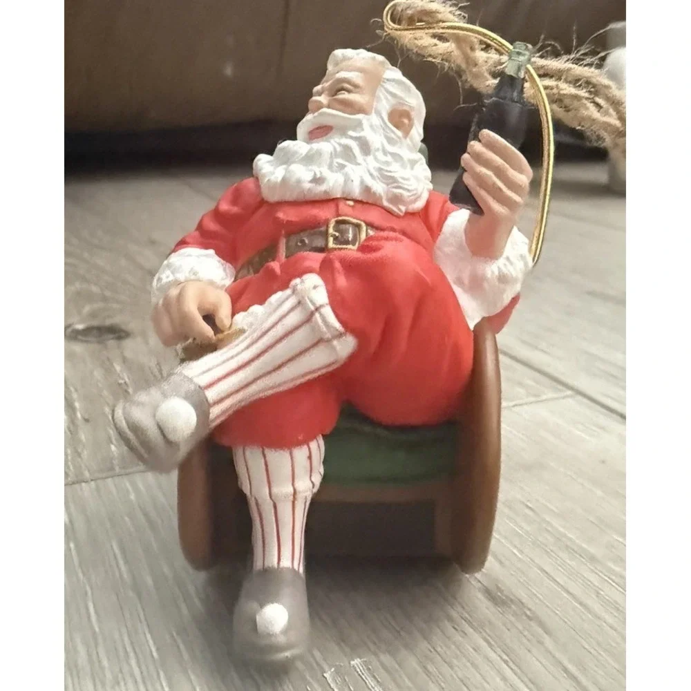Hallmark Keepsake Ornament Coca Cola Santa Taking A Break 1997 Excellent